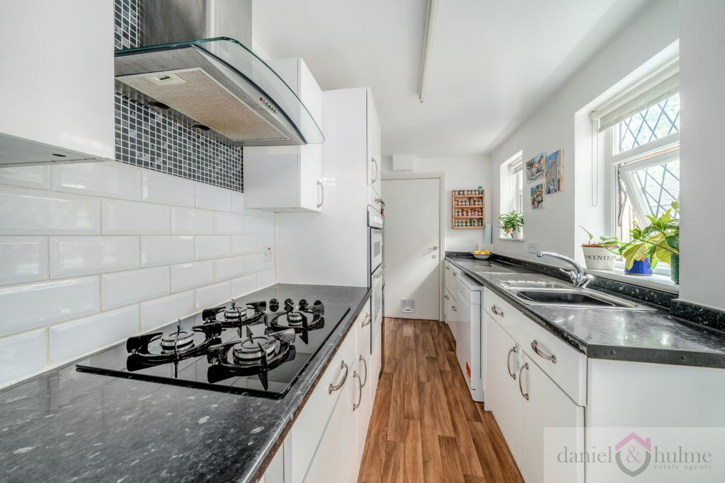 Property photo 2 of 20 18 Nelson Street-5