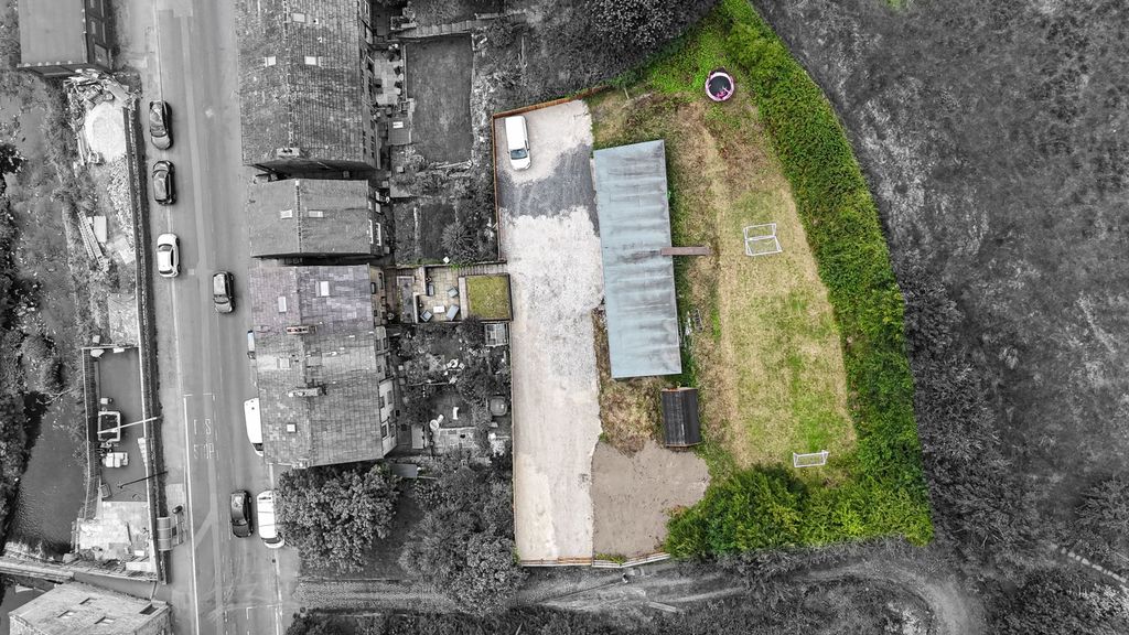Property photo 2 of 35