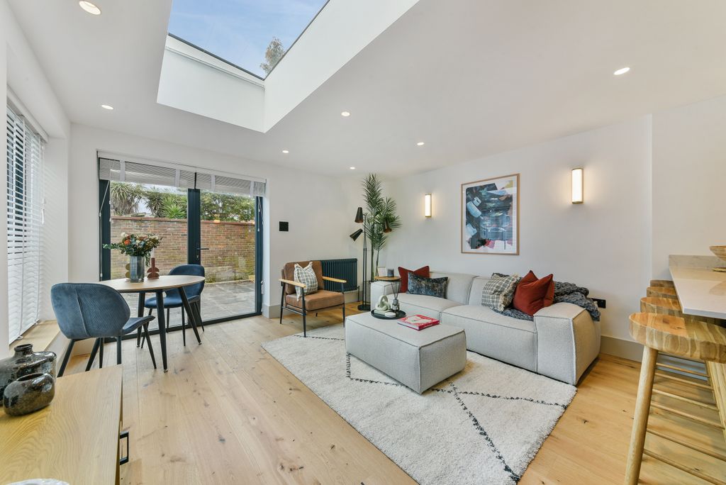 Property photo 3 of 13