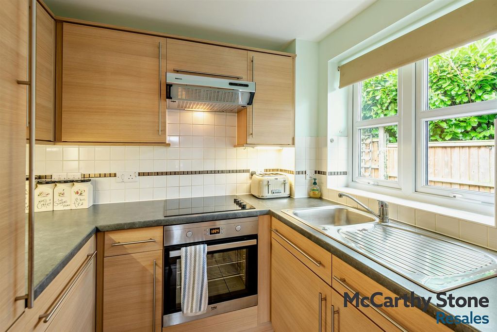 Property photo 3 of 11 8680635-Interior04-800.Jpg