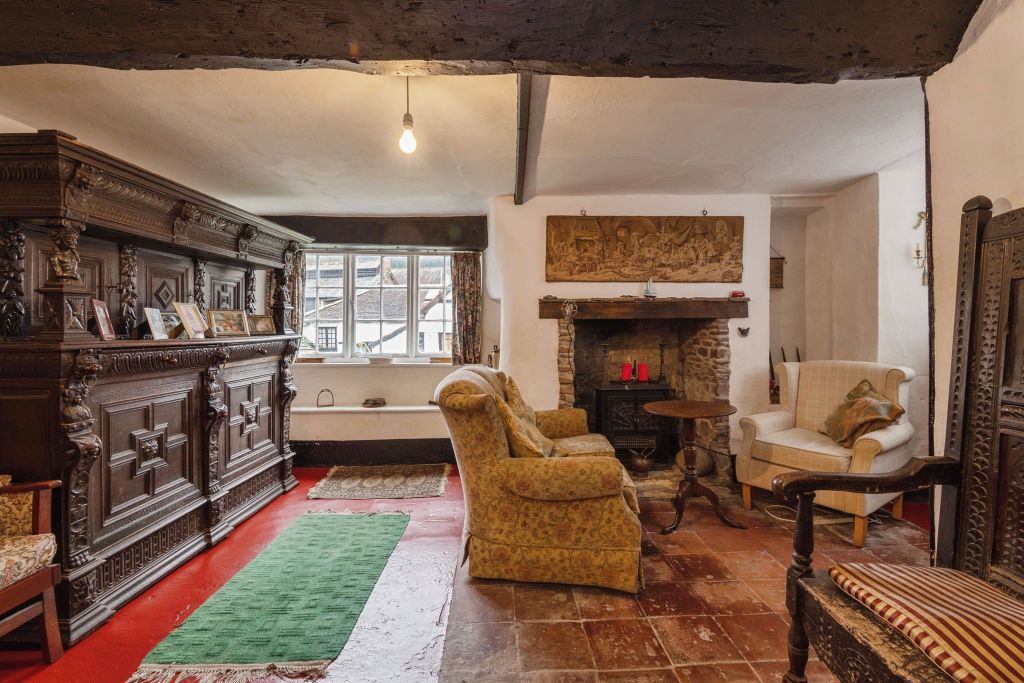 Property photo 2 of 20