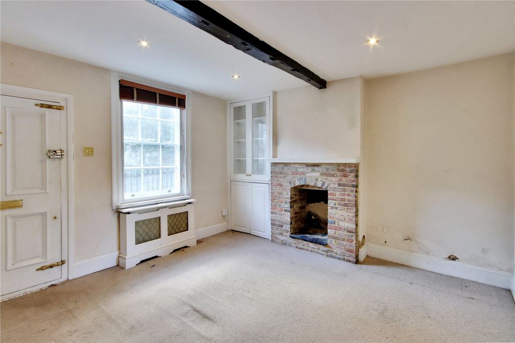 Property photo 2 of 7 Living Room