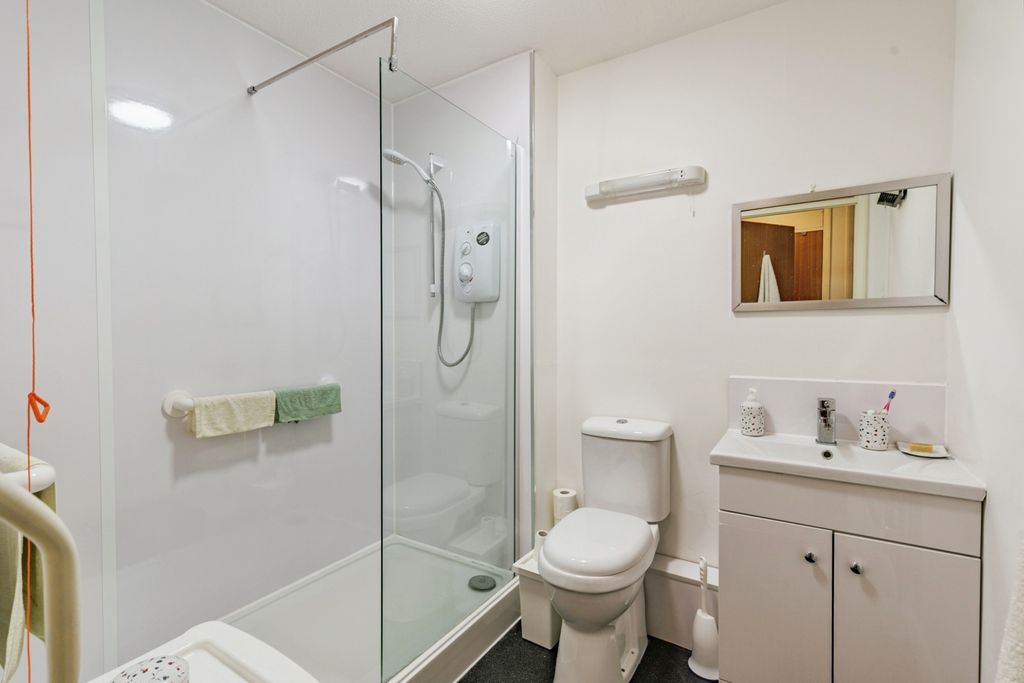 Property photo 1 of 14 Shower Room
