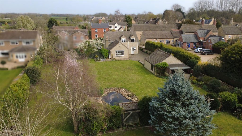 Property photo 2 of 24 Garden.Jpeg