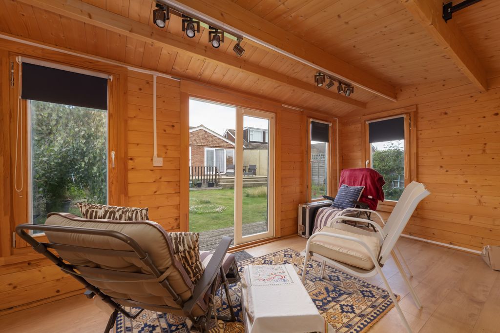 Property photo 3 of 17 Summer House