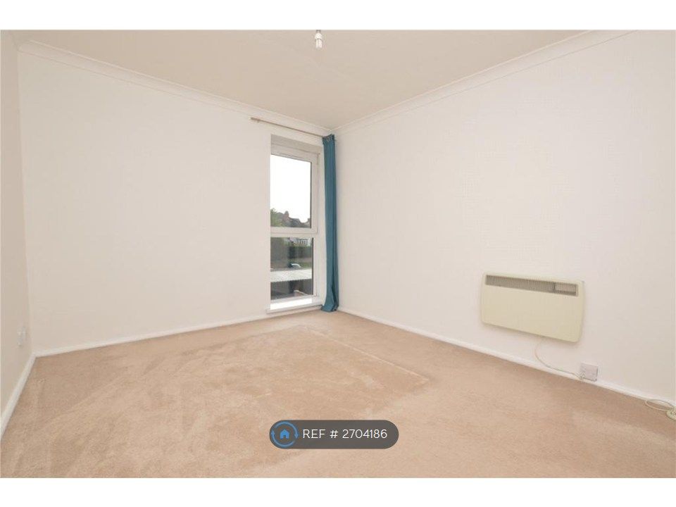 Property photo 2 of 11 Main Bedroom