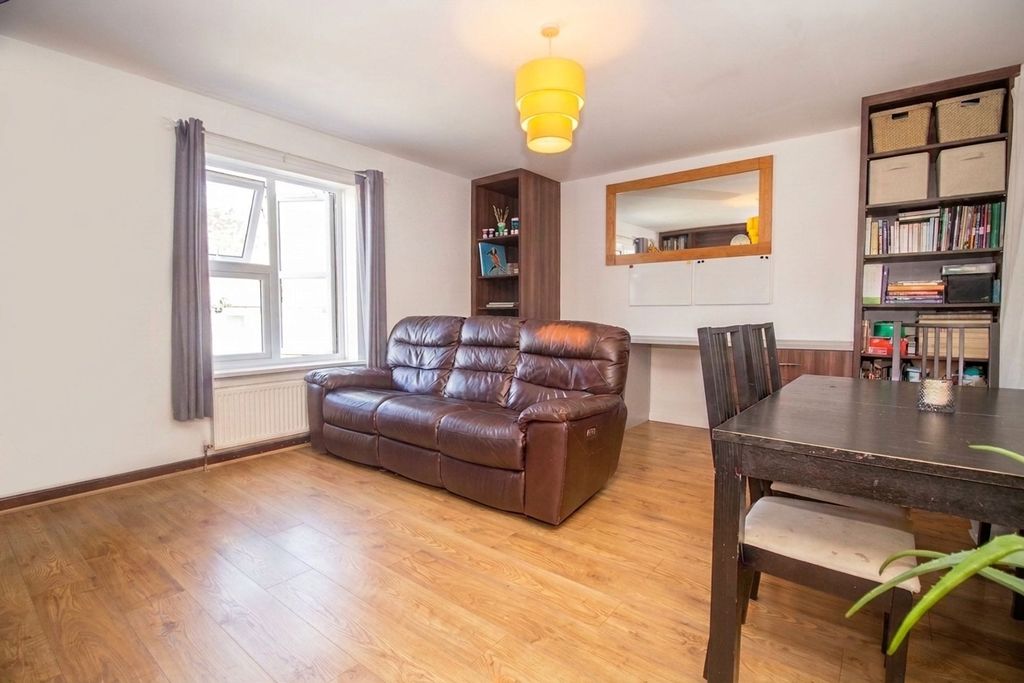 Property photo 2 of 13 Lounge