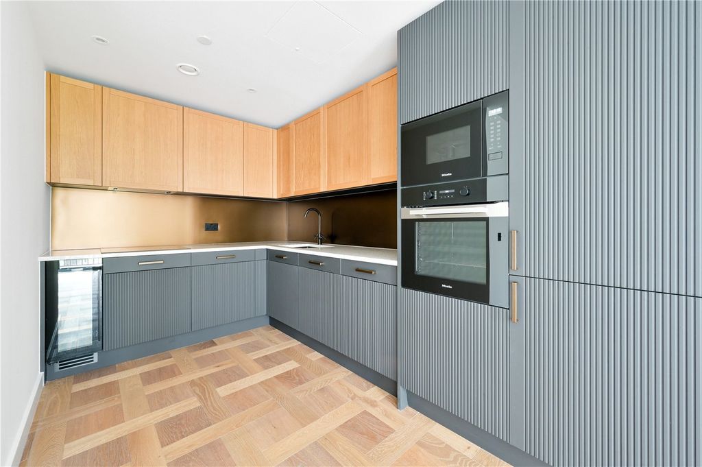Property photo 1 of 11 Boxwood Gardens