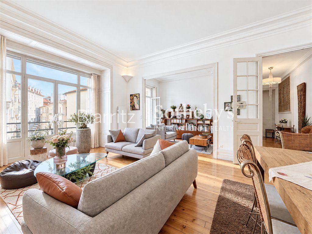 Property photo 1 of 14 Biarritz – Elegant Character Apartment With Generous Proportions