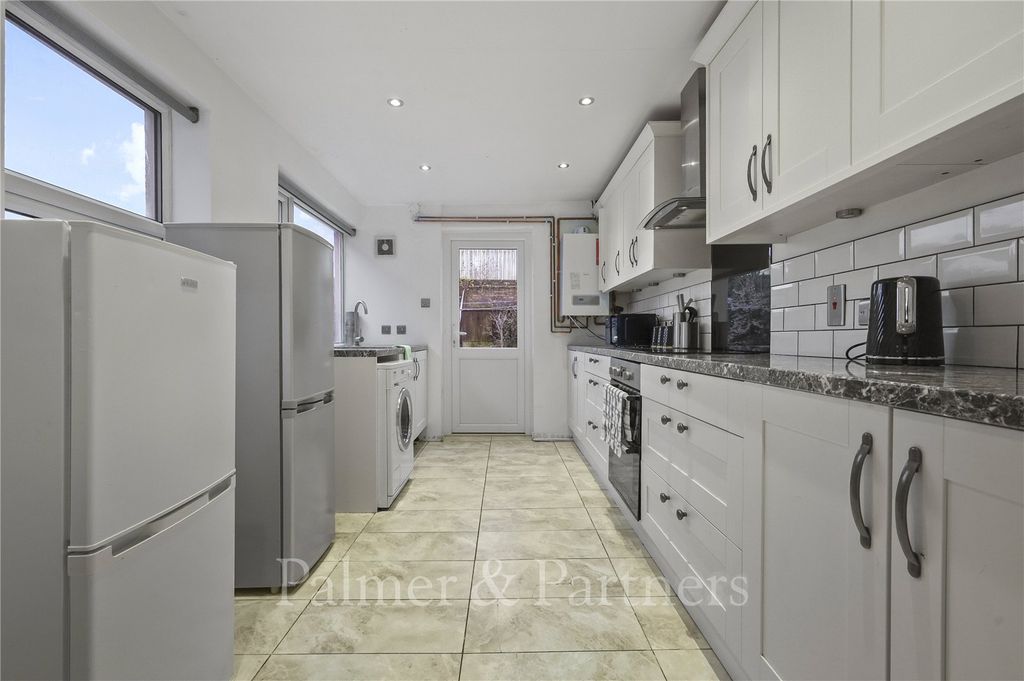 Property photo 2 of 8 Kitchen