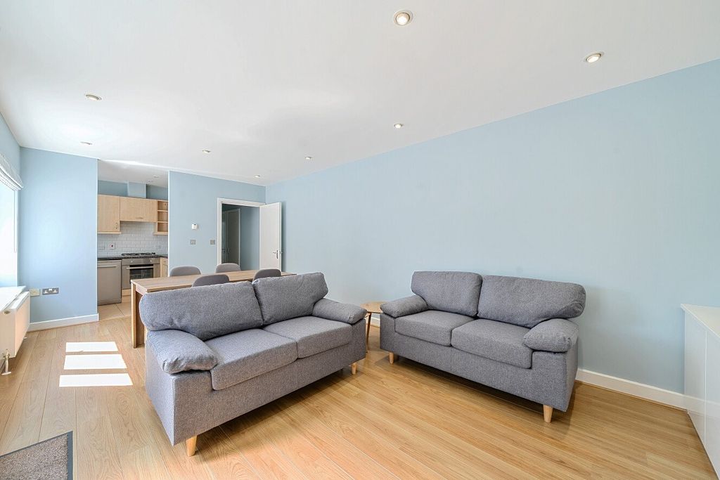 Property photo 2 of 17 Picture No. 01