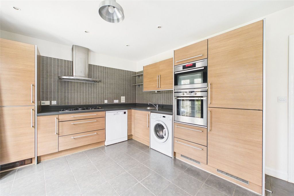 Property photo 2 of 23 Picture No. 14