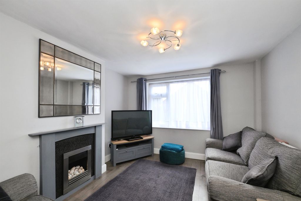 Property photo 2 of 20