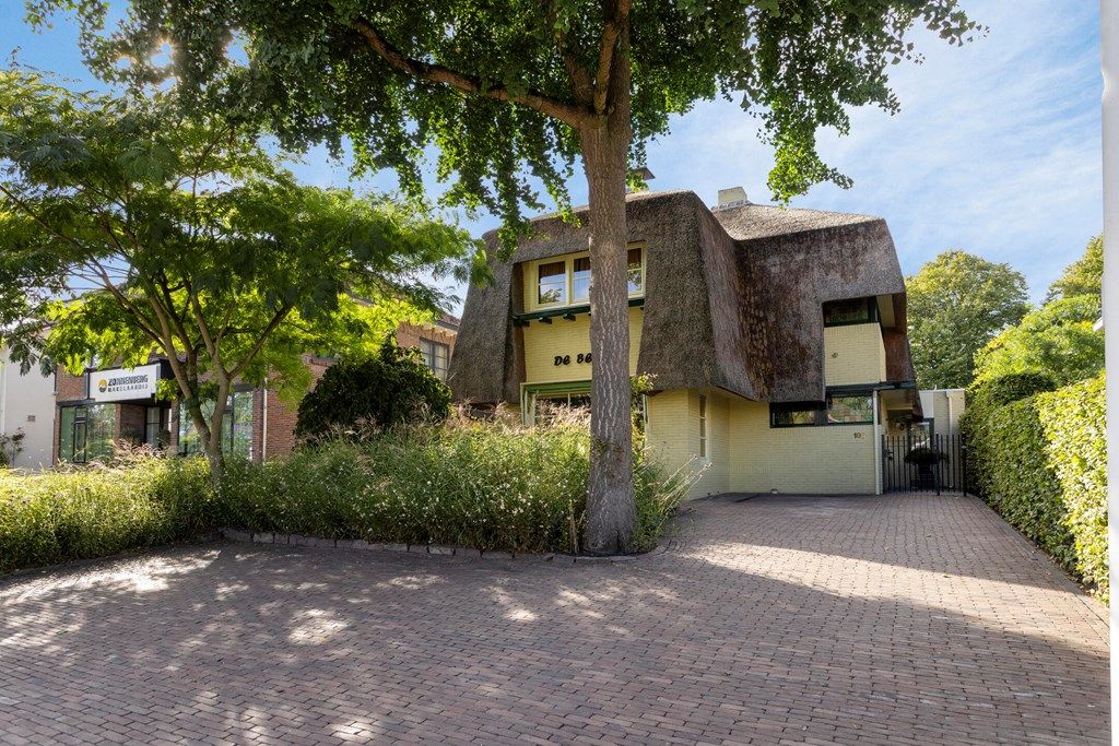 Property photo 2 of 85