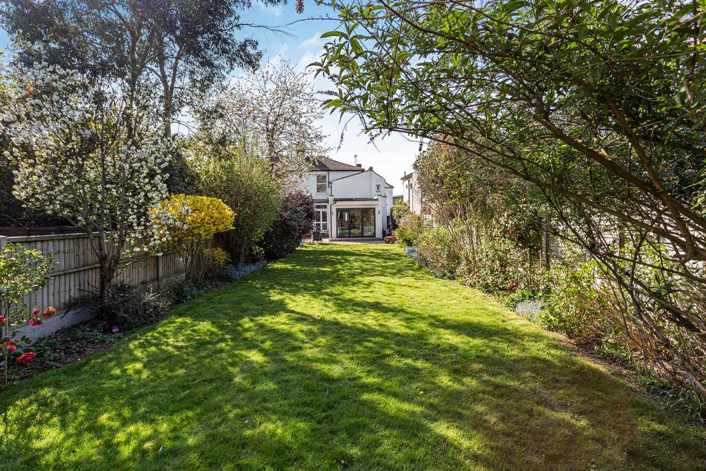 Property photo 2 of 18 Garden
