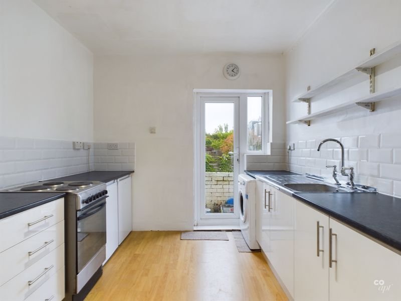 Property photo 1 of 8 Photo 8