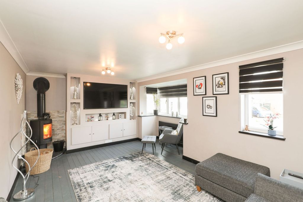 Property photo 2 of 30