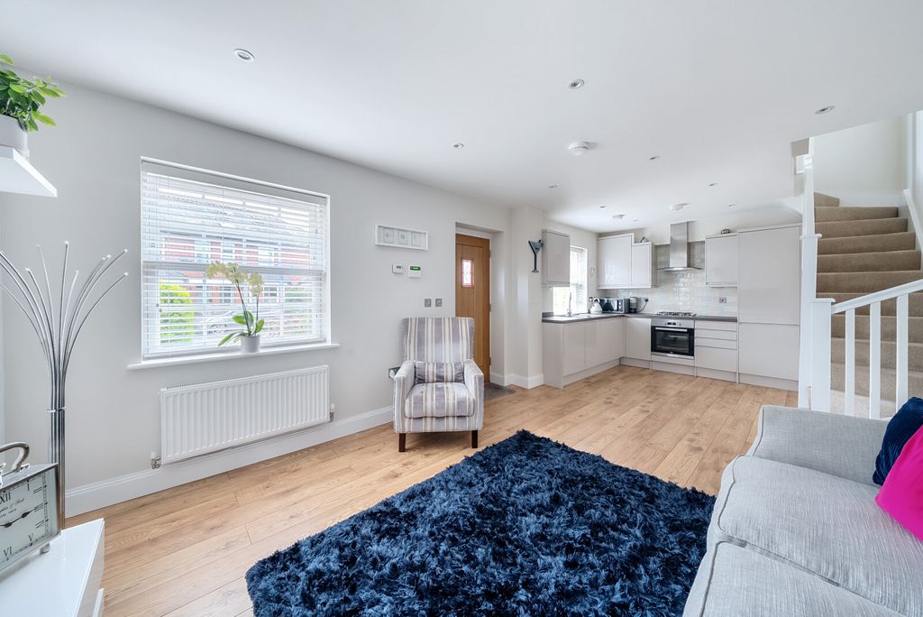 Property photo 3 of 9 1343993-5-68A756c...