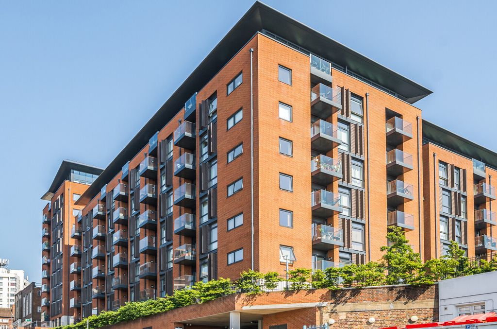 Property photo 1 of 11 34-68235Feec4912-...