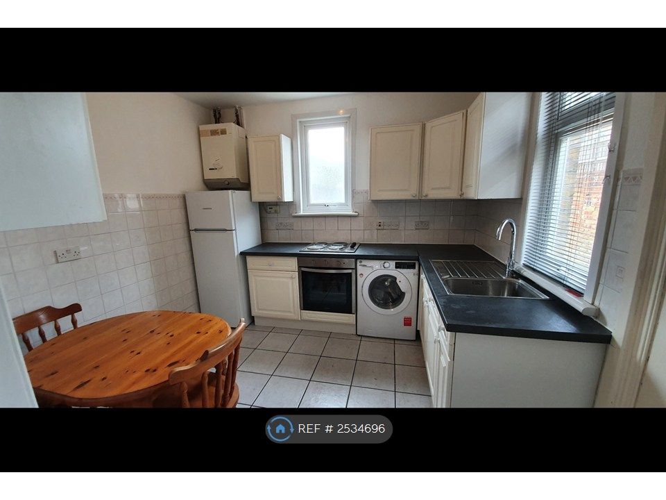 Property photo 3 of 9 Kitchen Layout