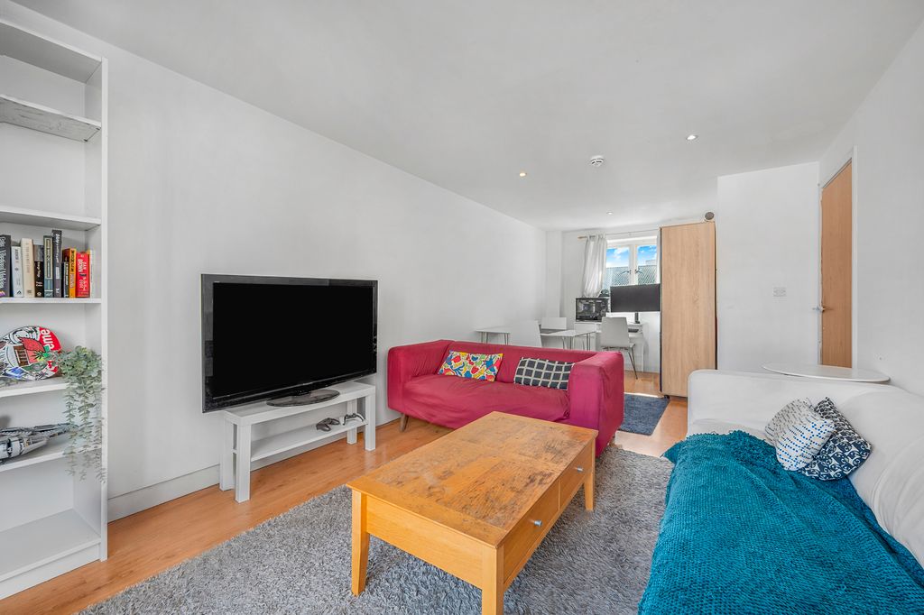 Property photo 2 of 11