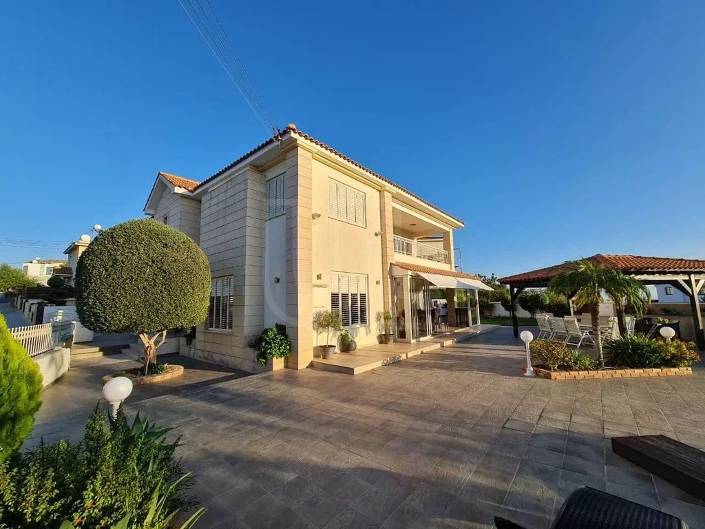 Property photo 2 of 13