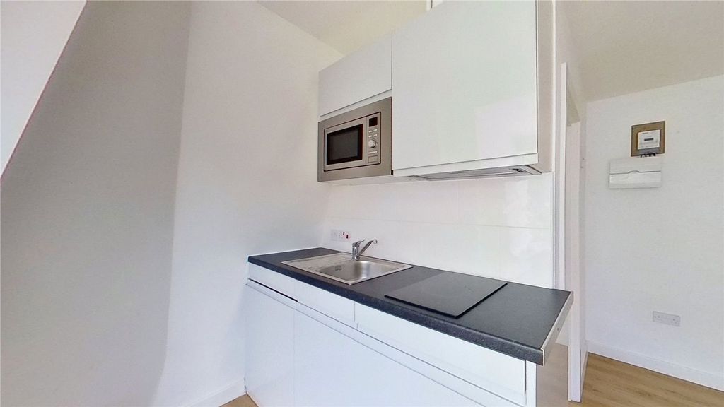 Property photo 3 of 6 Kitchen