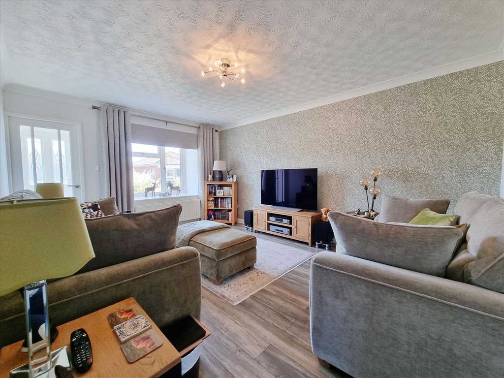 Property photo 2 of 8 Lounge: