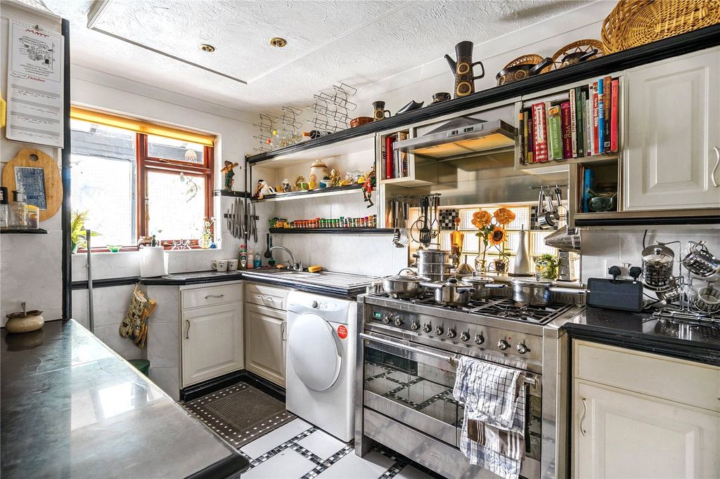 Property photo 2 of 19 Picture No. 10