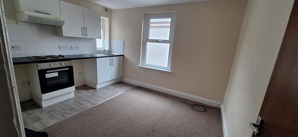 Property photo 1 of 5 Kitchen/Living Room