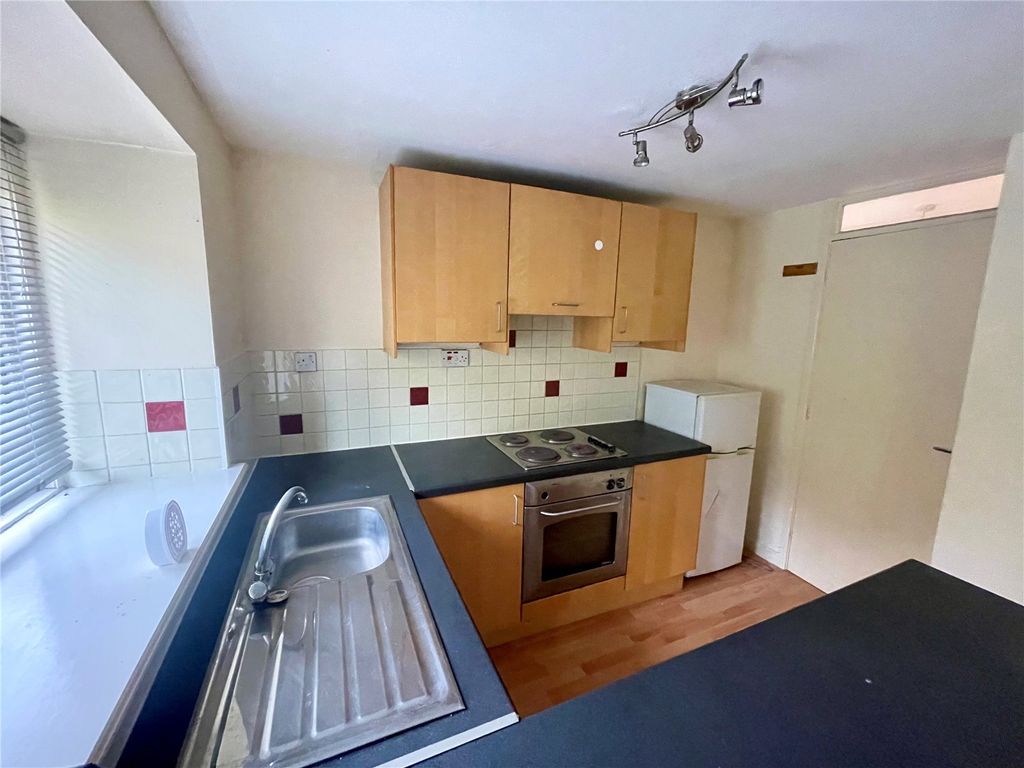 Property photo 3 of 9 Kitchen