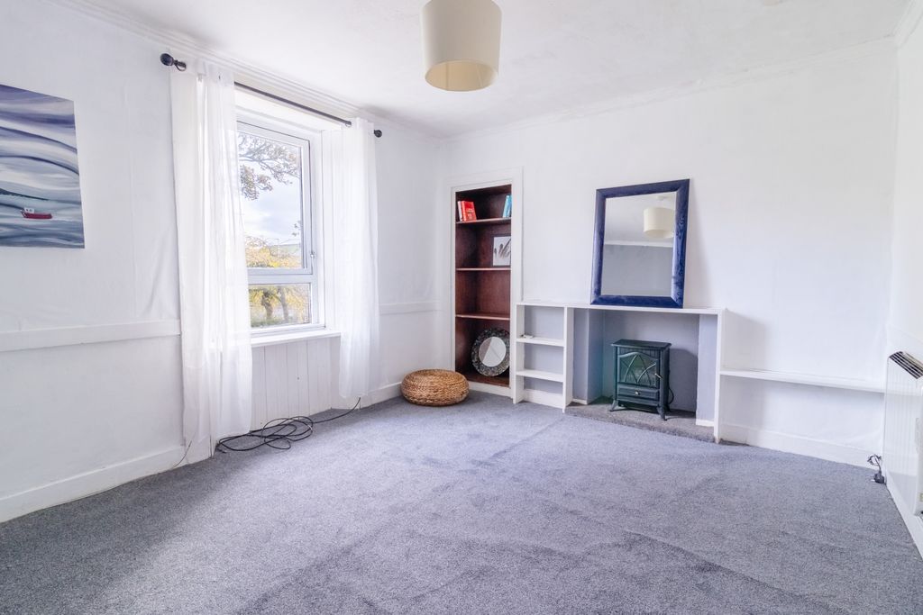 Property photo 3 of 25 Bedroom