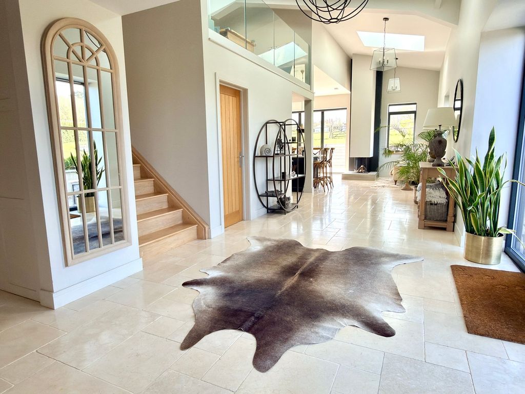 Property photo 2 of 23