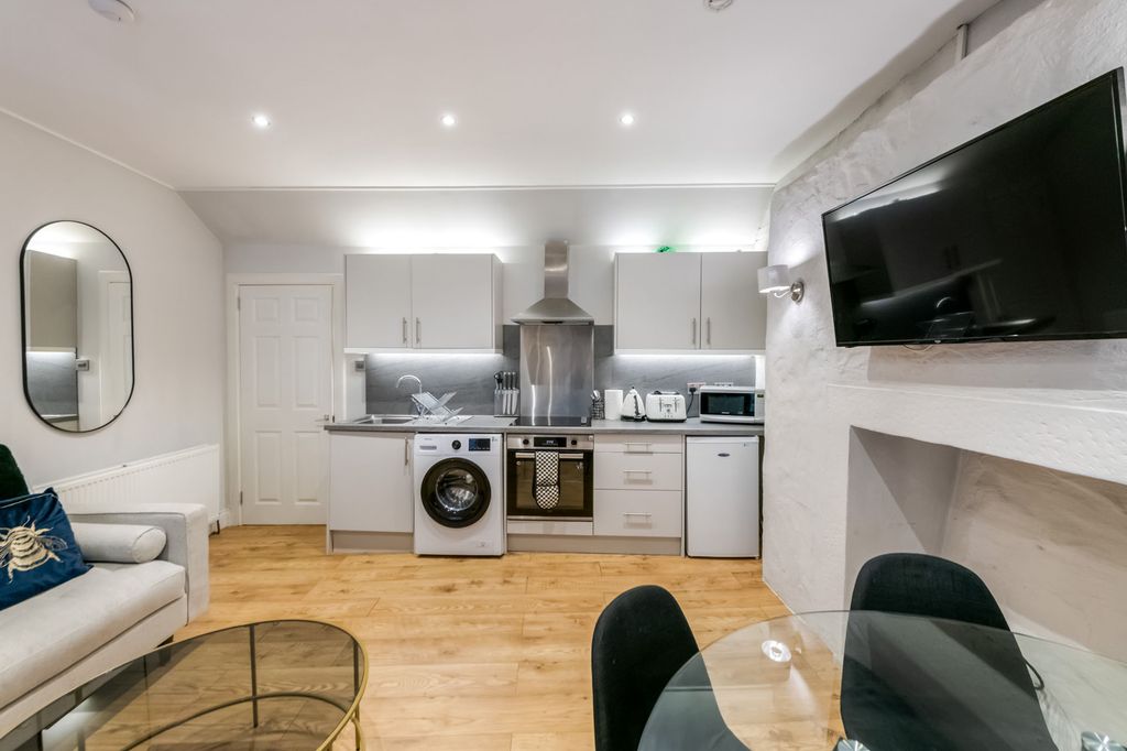 Additional image 6 of 2 bed flat for saleThe Cross, Crieff PH7