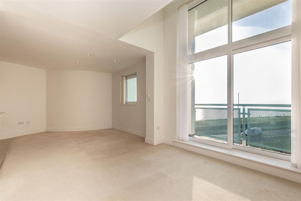Property photo 3 of 26 14 The Cape-19.Jpg