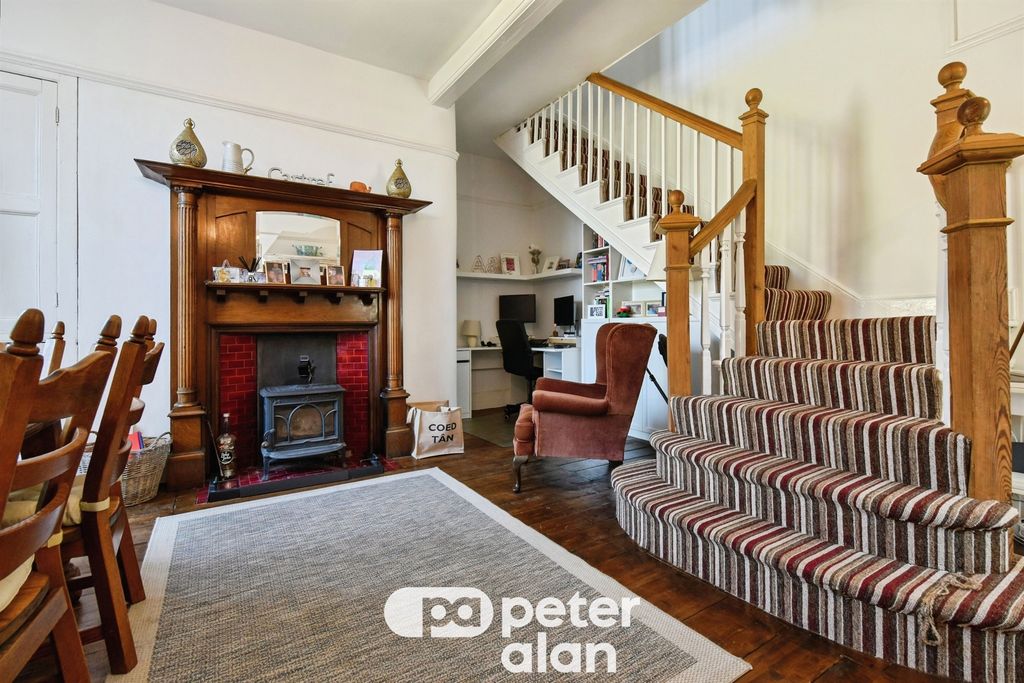 Property photo 2 of 32