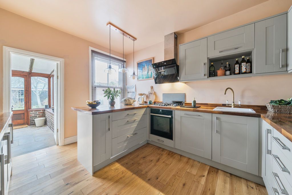 Property photo 2 of 20 Kitchen