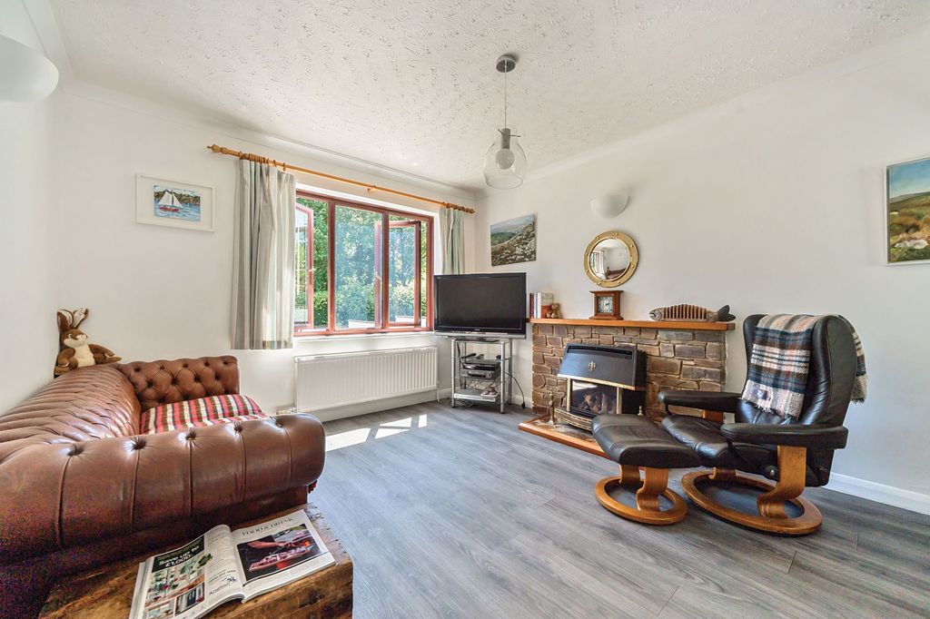 Property photo 3 of 13