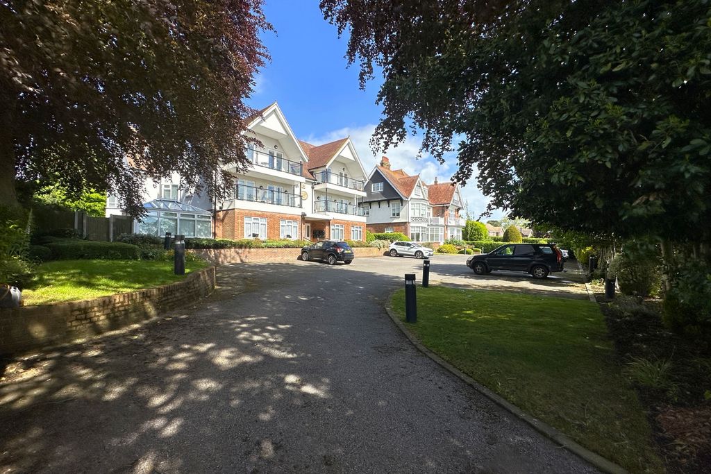 3 bed flat for saleHawksdown Road, Walmer CT14