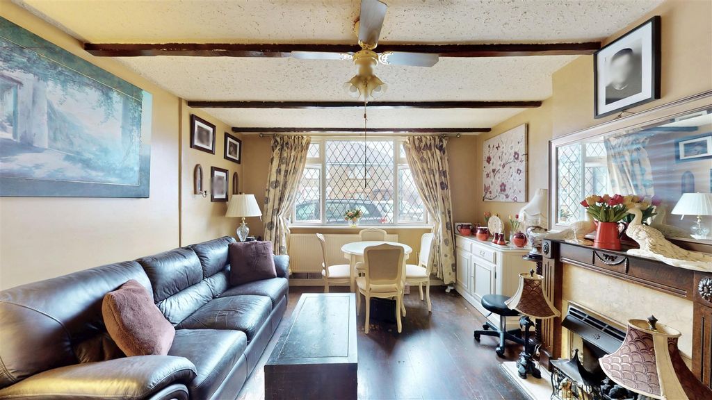 Property photo 2 of 27