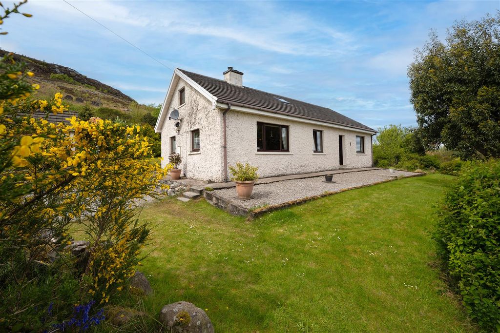 Property photo 1 of 18 1- Front Aspect 1 Braes Well Maintained Garden.Jpg