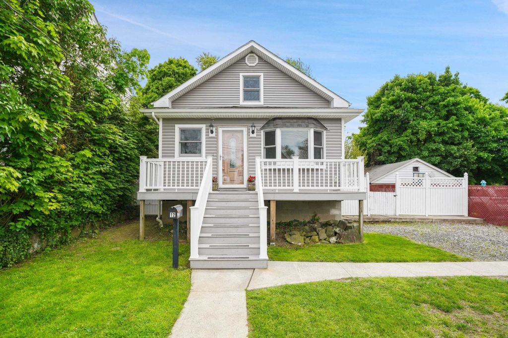 Property photo 1 of 23