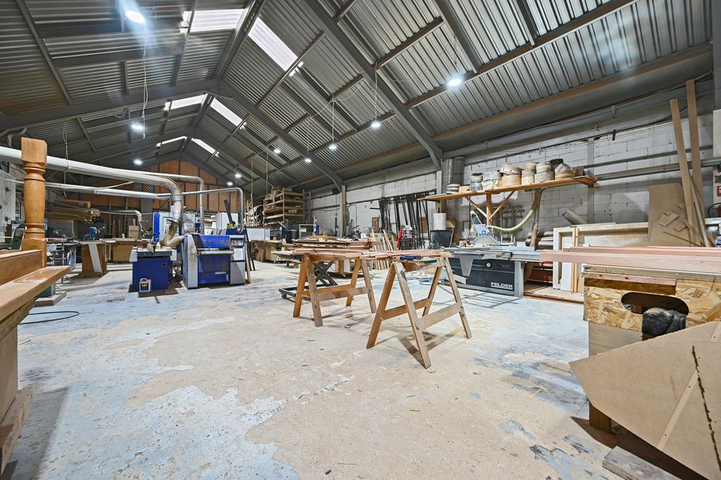 Property photo 3 of 16