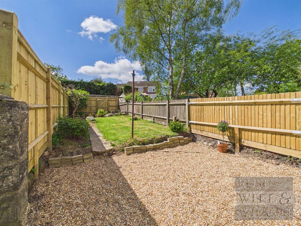 Property photo 2 of 26