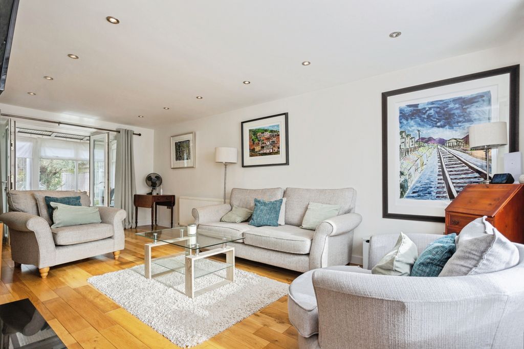 Property photo 2 of 21