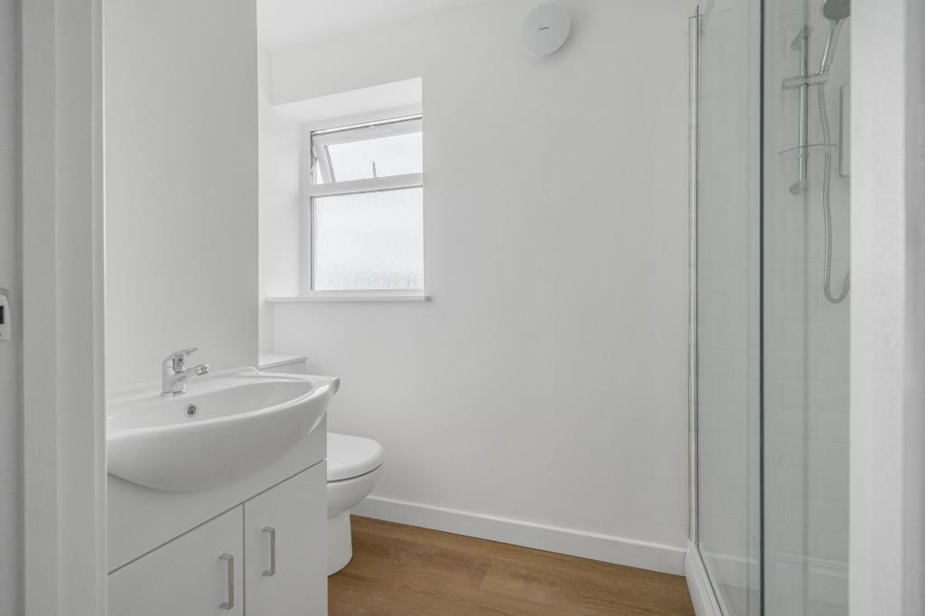 Property photo 3 of 20 Bathroom