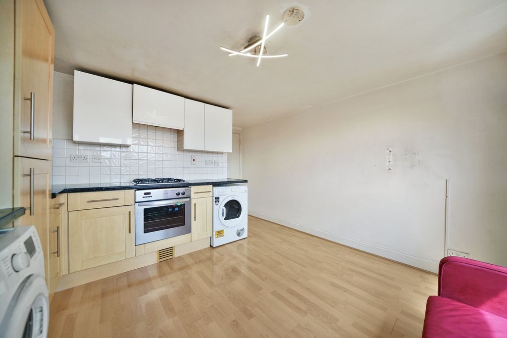 Property photo 3 of 8