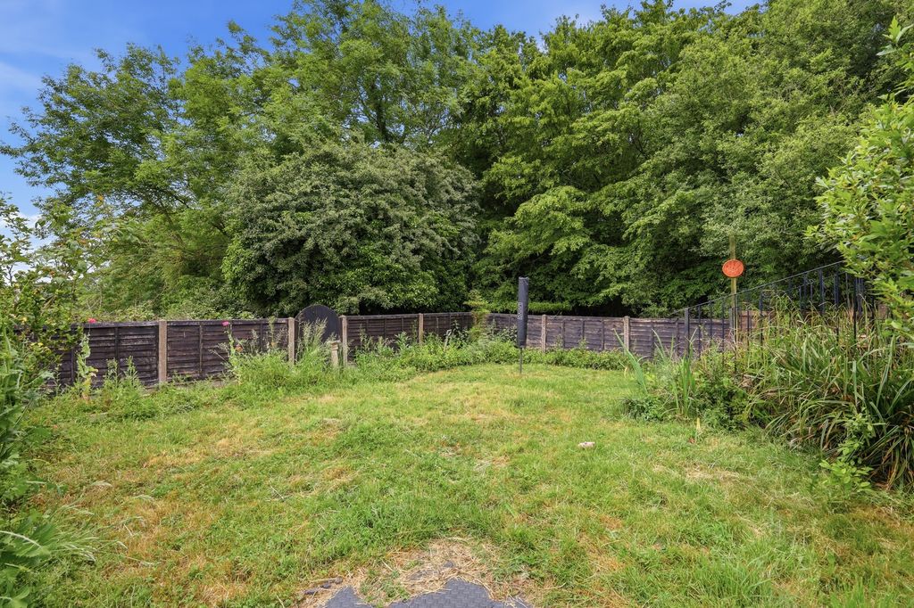 Property photo 2 of 20
