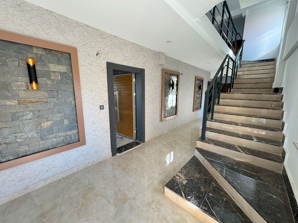 Property photo 3 of 16 Trendy Apartment In Antalya For Sale - Apartment Main Entrance Lobby