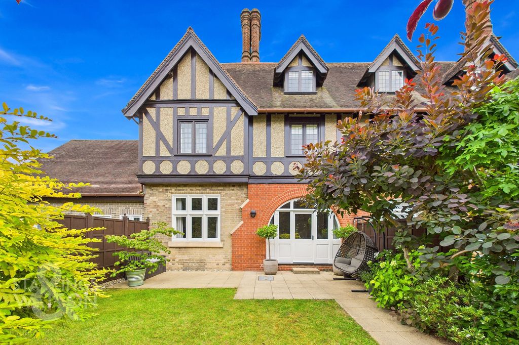 Property photo 1 of 34